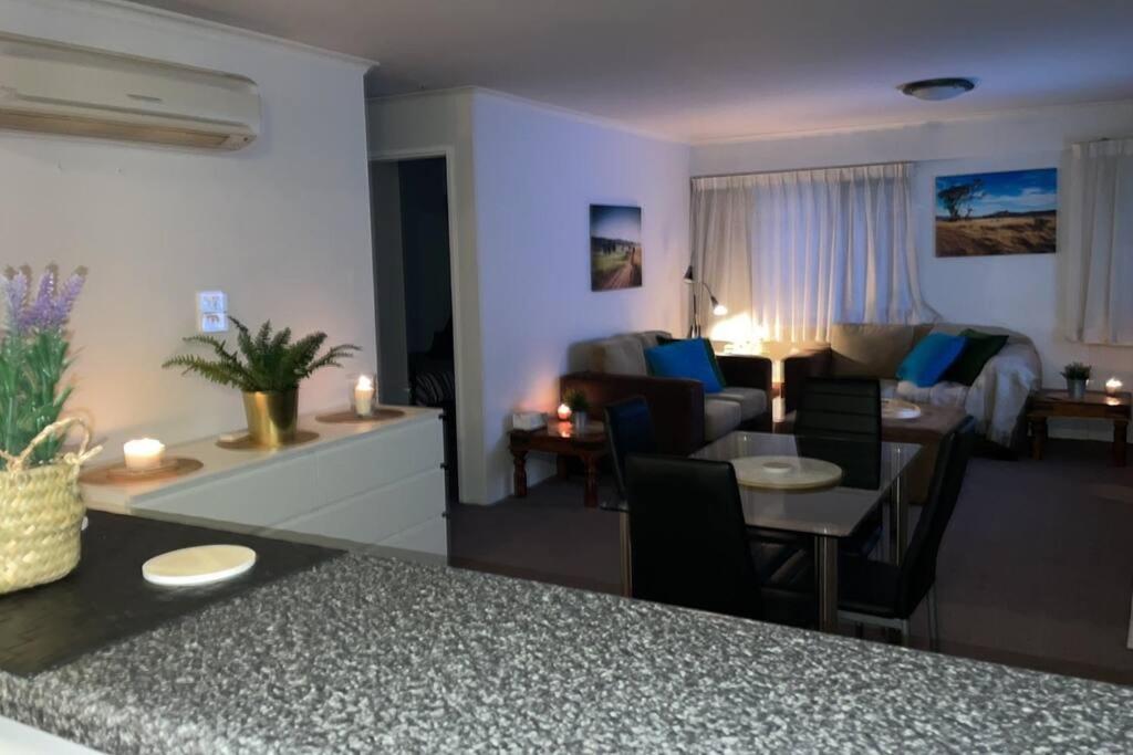 2 Beds 2 Baths Apt In Braddon Cbd - Pool, 1 Free Parking, Gym Daire Kanberra Dış mekan fotoğraf