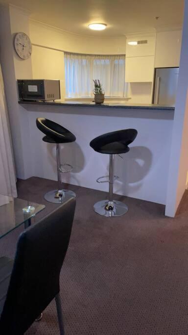 2 Beds 2 Baths Apt In Braddon Cbd - Pool, 1 Free Parking, Gym Daire Kanberra Dış mekan fotoğraf